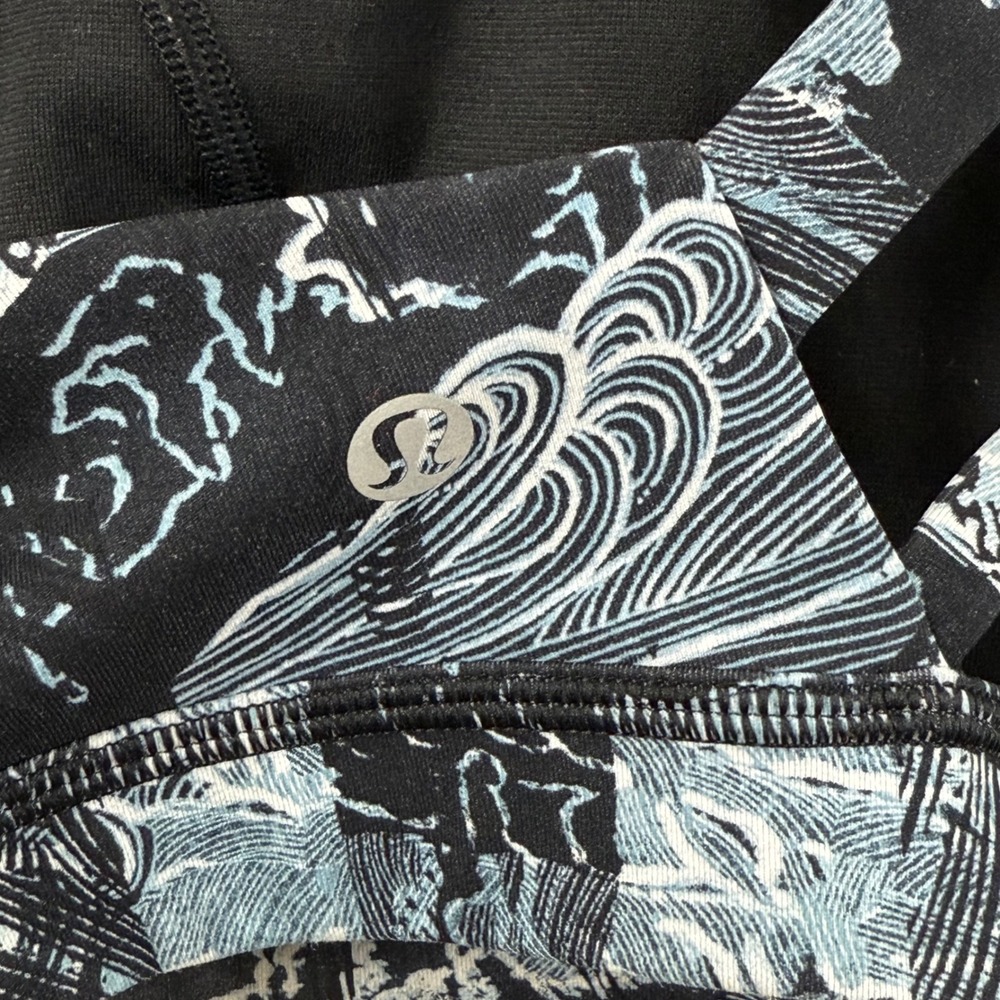 Lululemon Energy Bra Black Blue Wave Print Strappy Back Sports Bra Yoga Gym - Picture 3 of 6